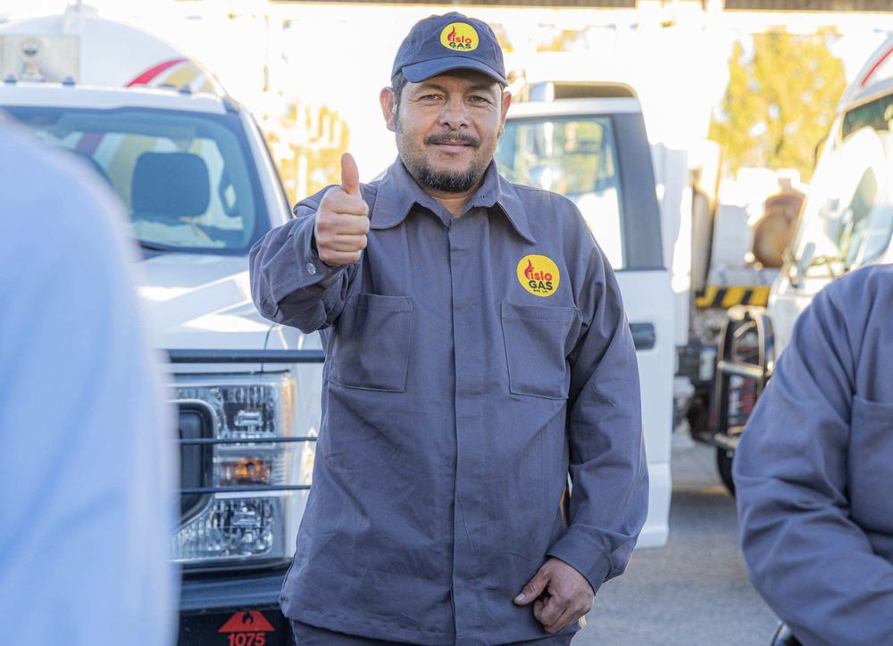 Operador con el pulgar arriba